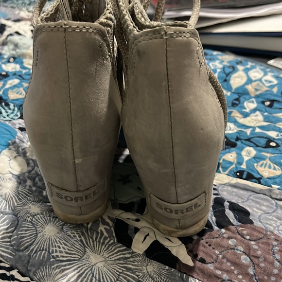 Sorel wedges grey and white size 8